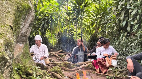 Prosesi Ruwatan Gunung Manglayang
