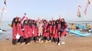 Anggota KWT Rancage saat berlibur ke pangandaran