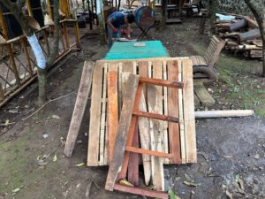 Limbah Kayu Sebelum Diproses 