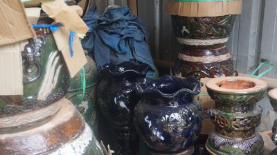 Contoh gerabah glasir bandung yang diproduksi