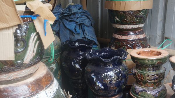Contoh gerabah glasir bandung yang diproduksi