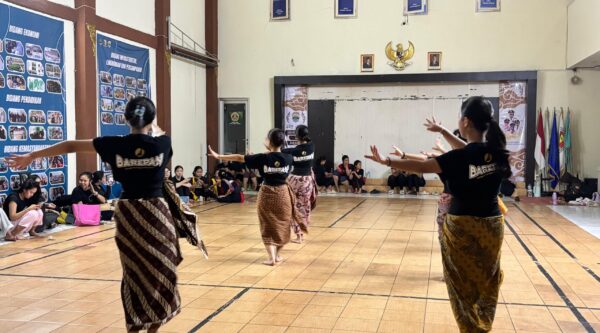 Suasaba latihan di Sanggar Tari Dapur Pangbarep salah satu sanggar tari di Cibiru Wetan